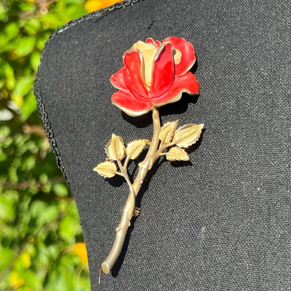 Jewelry - Vintage Red Rose Gold Pin brooch